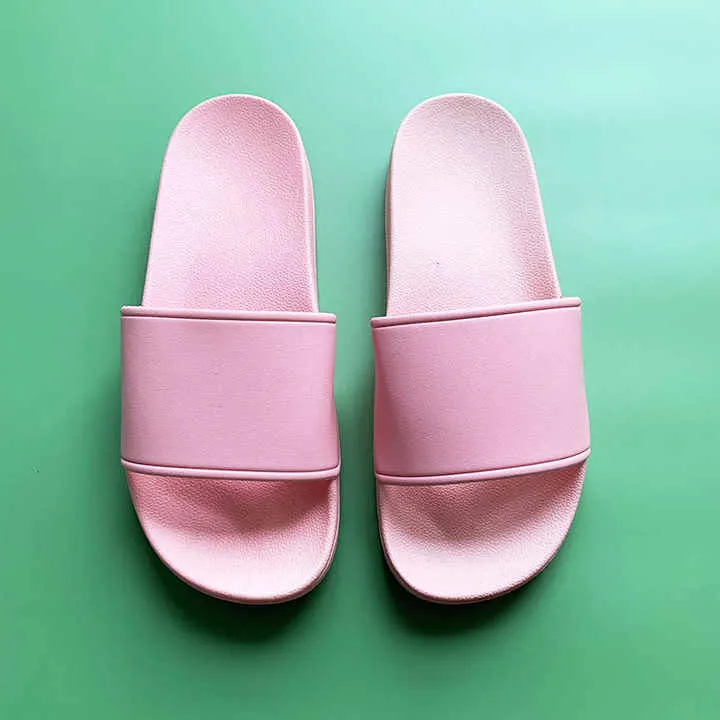 صنادل صيفية للرجال والنساء على الموضة باللون . Fashion Black Summer Men's and Women's Sandals