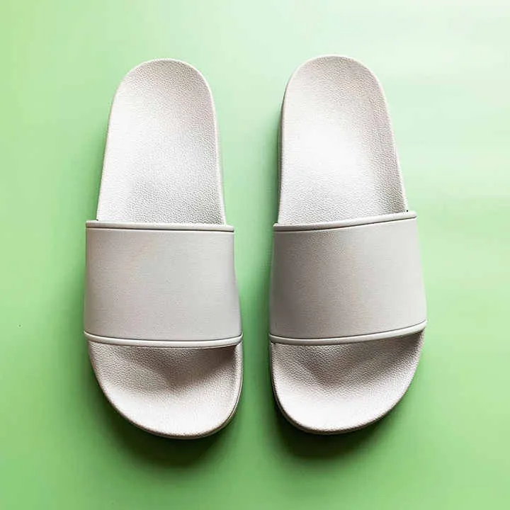 صنادل صيفية للرجال والنساء على الموضة باللون . Fashion Black Summer Men's and Women's Sandals