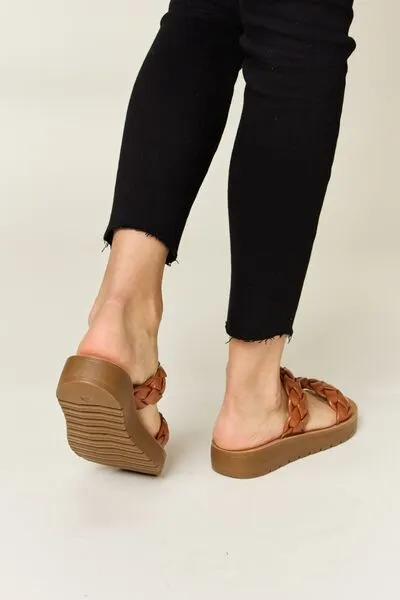 Vegan Leather Woven Dual Band Platform Sandals in Whisky