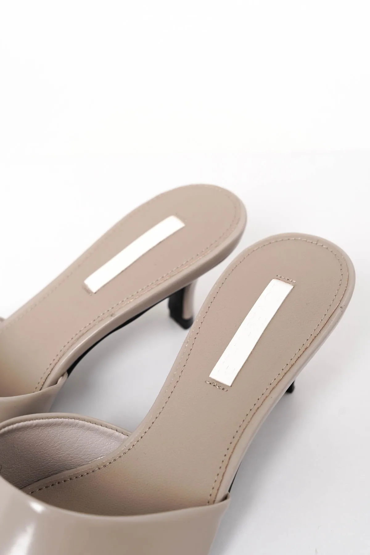 Zyla Mules In Taupe