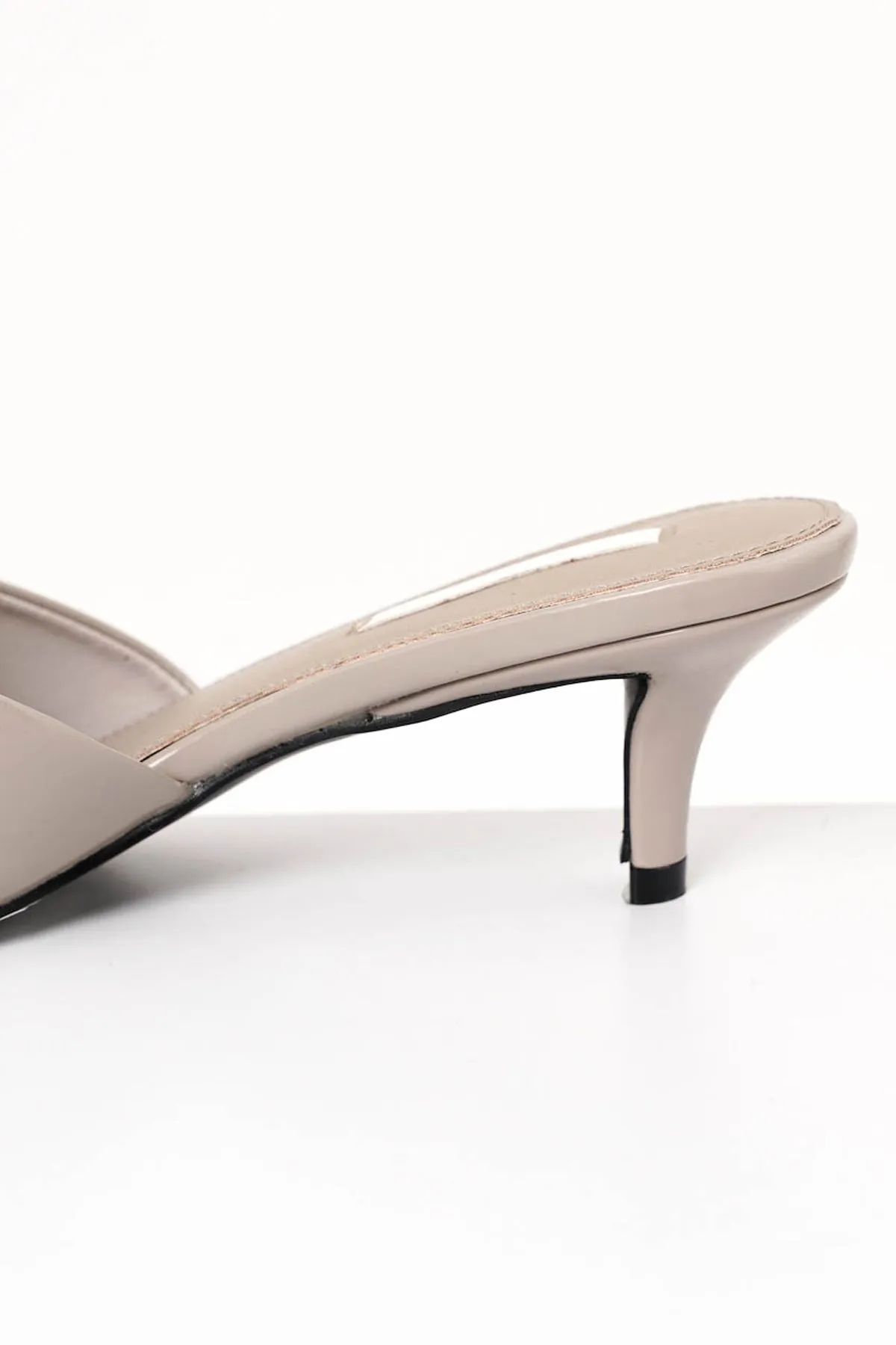 Zyla Mules In Taupe