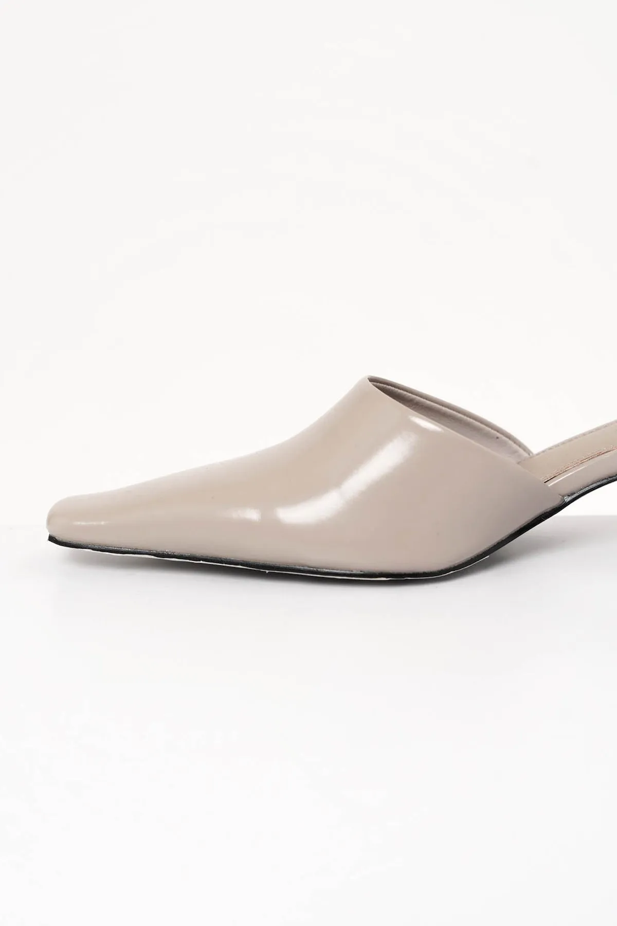 Zyla Mules In Taupe